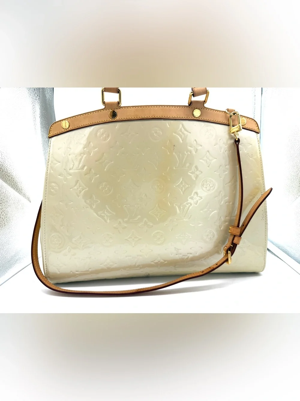 Authentic Louis Vuitton Vernis Brea GM in Blanc Corail